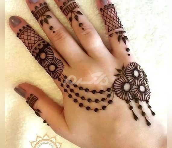 عکس طرح حنا روی دست دخترانه
