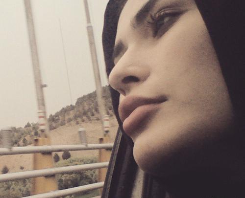 عکس دنیا در فیلم گذر از رنج ها