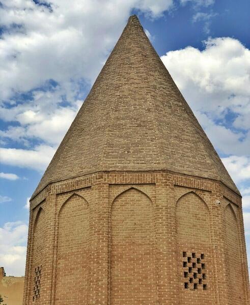 عکس برج قربان همدان