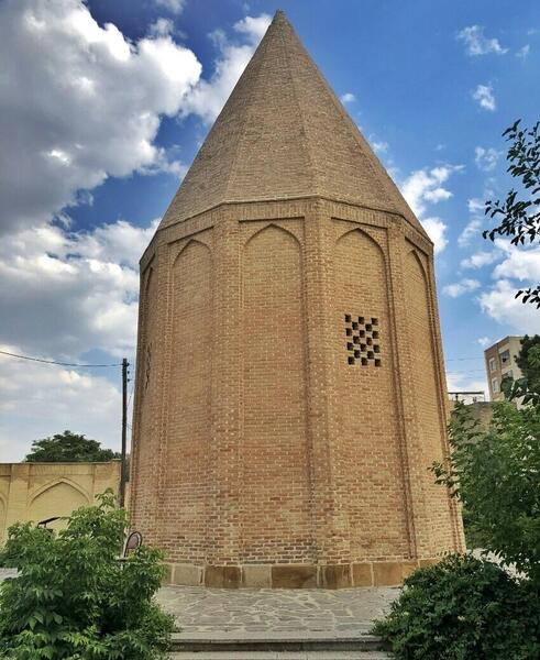 عکس برج قربان همدان