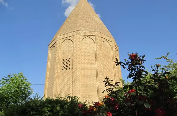 عکس برج قربان همدان