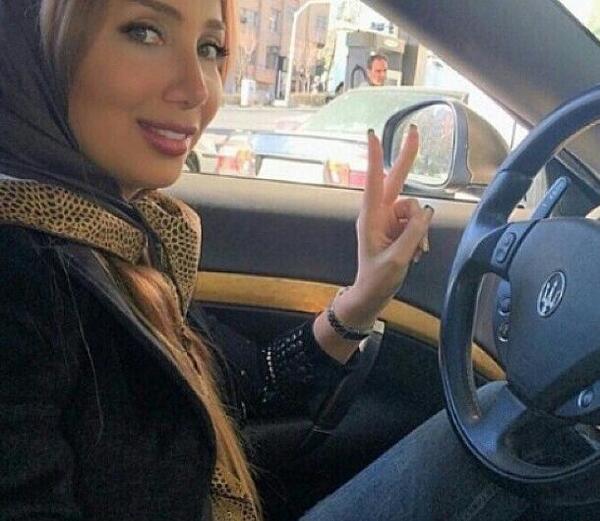 عکس دختر ایرانی کنار ماشین