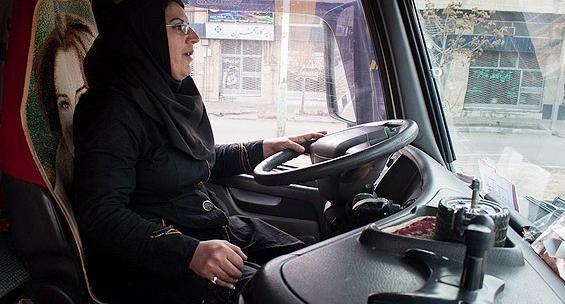 عکس دختر ایرانی کنار ماشین