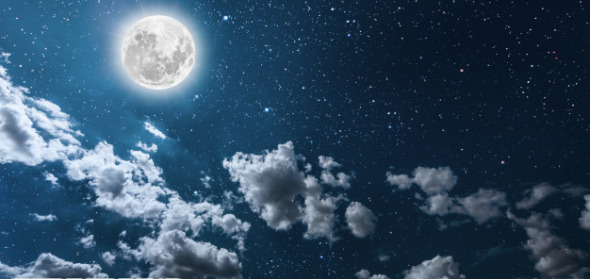عکس ماه در آسمان شب