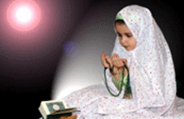 عکس در حال نماز خواندن