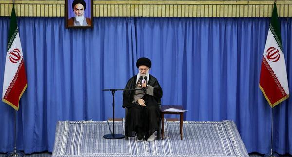 عکس آیت الله خامنه ای در پیاده روی اربعین