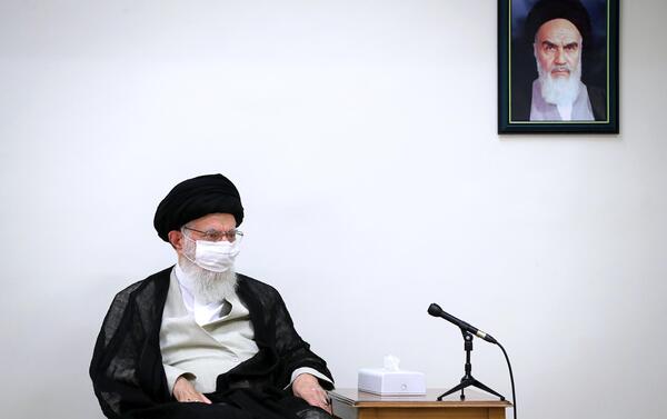 عکس آیت الله خامنه ای در پیاده روی اربعین