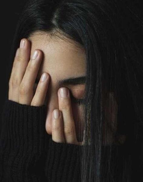 عکس دختر غمگین و گریان بدون متن