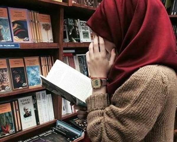 عکس پروفایل پسر درحال مطالعه