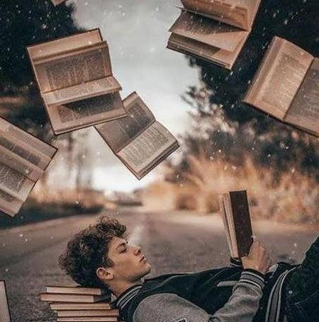 عکس پروفایل پسر درحال مطالعه