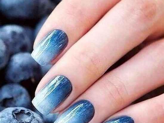 عکس طرح ناخن آبی و سفید