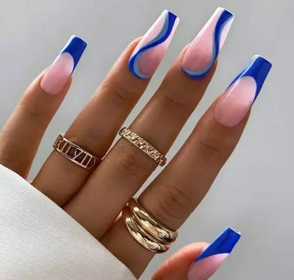 عکس طرح ناخن آبی و سفید