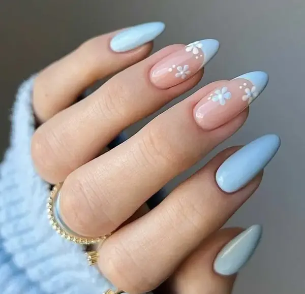 عکس طرح ناخن آبی و سفید