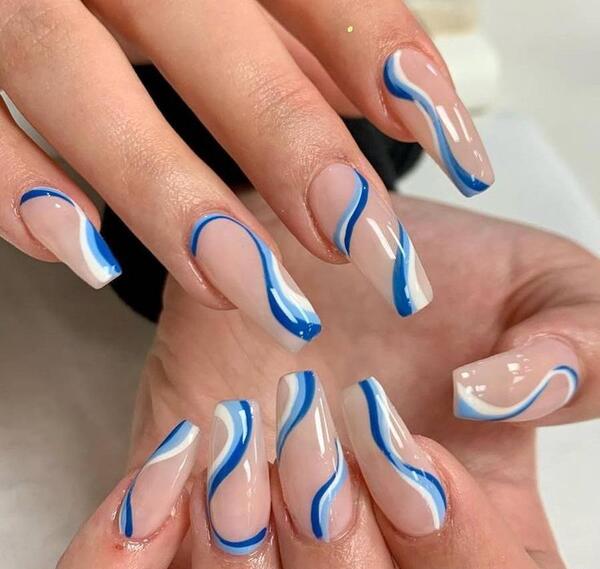 عکس طرح ناخن آبی و سفید