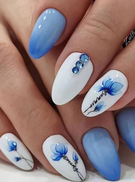 عکس طرح ناخن آبی و سفید