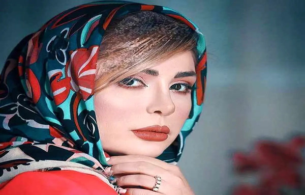عکس نیوشا ضیغمی در هشتگ