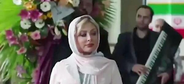 عکس نیوشا ضیغمی در هشتگ