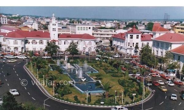 عکس ساختمان شهرداری رشت