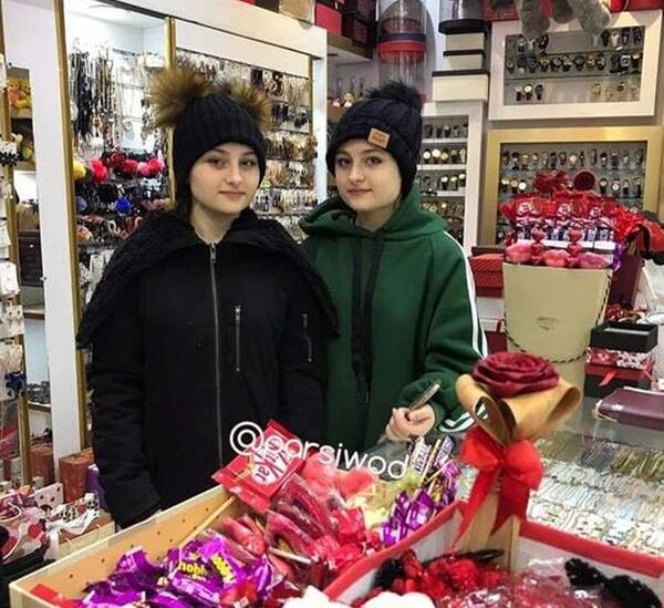 عکس سارا و نیکا و همسرانشان