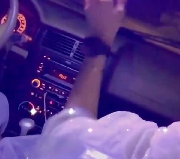 عکس دست دونفره طبیعی تو ماشین ایرانی