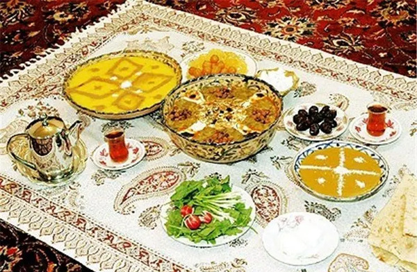 عکس سفره افطاری خونه علی دایی