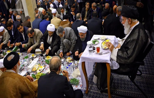 عکس سفره افطاری خونه علی دایی