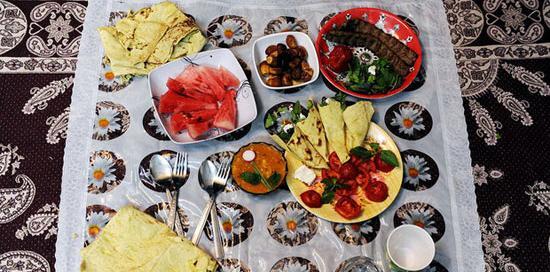 عکس سفره افطاری خونه علی دایی