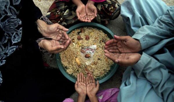 عکس سفره افطاری خونه علی دایی