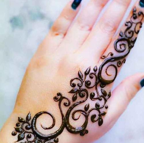 عکس حنای روی دست ساده