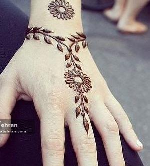 عکس حنای روی دست ساده