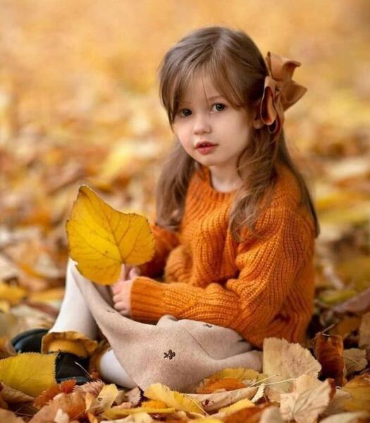 عکس آتلیه پاییزی کودک