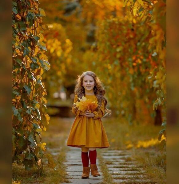 عکس آتلیه پاییزی کودک