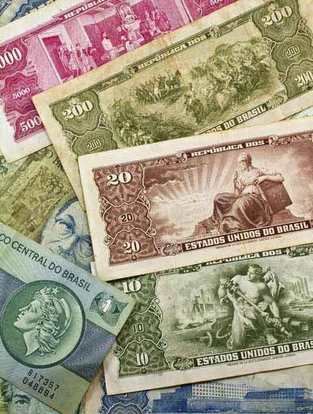 عکس چمدان پر از دلار