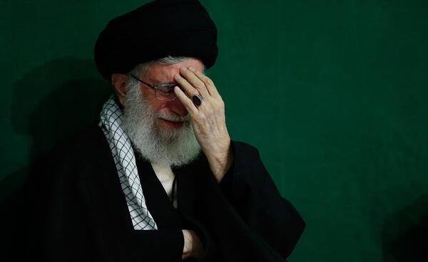 عکس غمگین رهبر