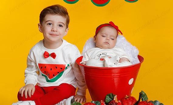 ایده عکس شب یلدا نوزاد در خانه