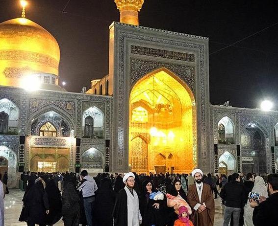 عکس جلوی حرم