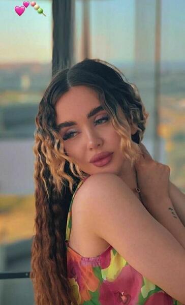 عکس نیکا فلاحی ویسگون