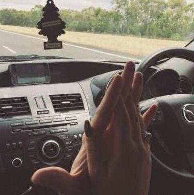 ژست عکس دست دونفره تو ماشین