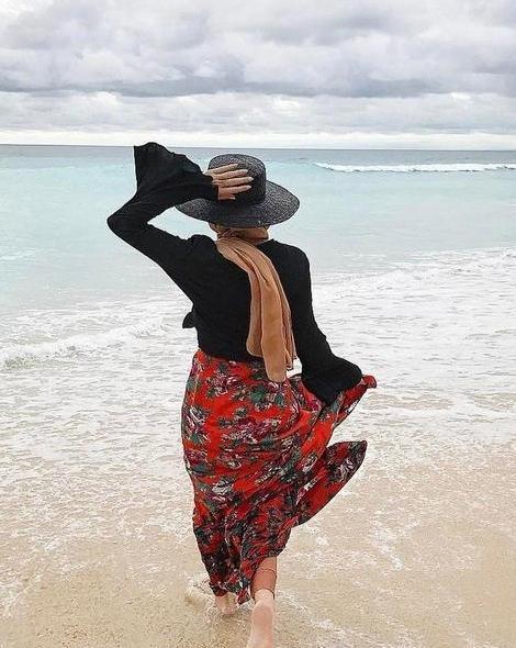 عکس کنار دریا ژست