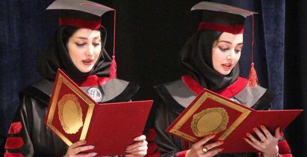 ژست عکس فارغ التحصیلی دو نفره