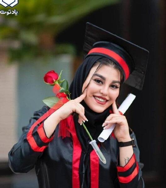 ژست عکس فارغ التحصیلی دو نفره