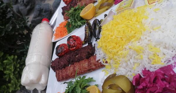 عکس رستوران فانوس طلایی شهریار