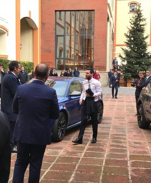 عکس کفش طلای مسی