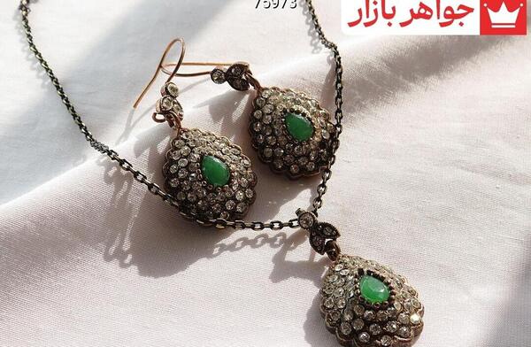 عکس زمرد قرمز