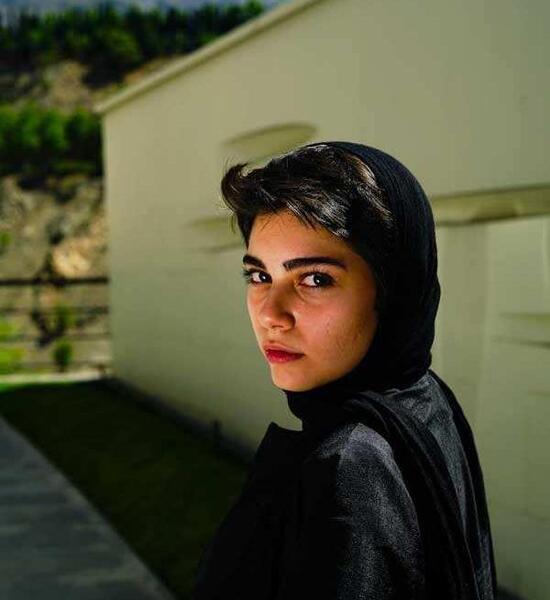 عکس آریا در نیسان آبی
