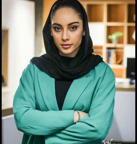 عکس ترلان پروانه در گربه سیاه