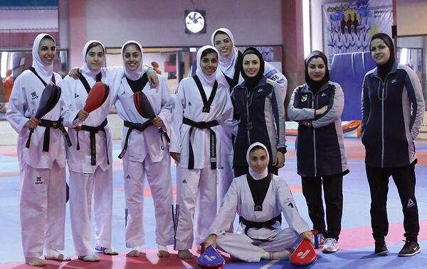 عکس دختر تکواندوکار در حال تمرین