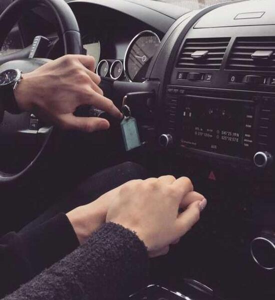 عکس دست دونفره تو ماشین پراید