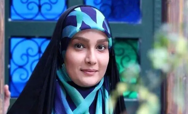 عکس مجری زن عطسه