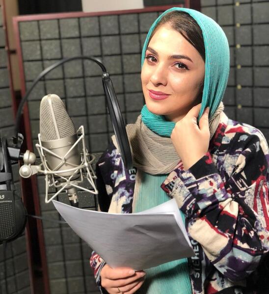 عکس مجری زن عطسه